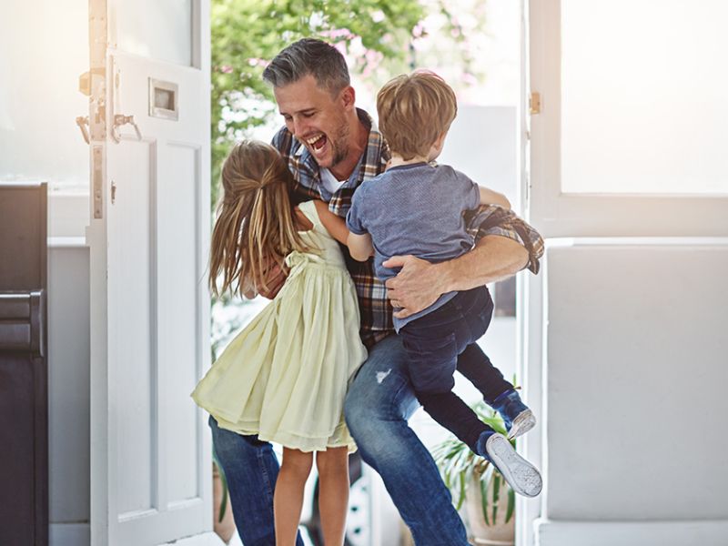  Từ khóa chính: thay đổi quyền nuôi con sau ly hôn tại quận Cầu Giấy thành phố Hà Nội Từ khóa phụ: thủ tục thay đổi quyền nuôi con tại quận Cầu Giấy thành phố Hà Nội, thay đổi quyền nuôi con trên 7 tuổi tại quận Cầu Giấy thành phố Hà Nội, bản án thay đổi quyền trực tiếp người nuôi 2 con tại quận Cầu Giấy thành phố Hà Nội, các tài liệu chứng minh cho yêu cầu thay đổi người trực tiếp nuôi con tại quận Cầu Giấy thành phố Hà Nội Meta: Thủ tục cũng như hồ sơ cần chuẩn bị để yêu cầu Tòa án thay đổi quyền nuôi con sau ly hôn tại quận Cầu Giấy thành phố Hà Nội theo quy định của pháp luật như thế nào? Click chuột tìm hiểu. Thủ tục cùng quy trình cần thực hiện để thay đổi quyền nuôi con sau ly hôn tại quận Cầu Giấy thành phố Hà Nội Có thể nhiều bạn chưa biết, dù Tòa đã đưa ra phán quyết nhưng vẫn có thể thay đổi quyền nuôi con sau ly hôn tại quận Cầu Giấy thành phố Hà Nội. Trong một số trường hợp khác nhau, Tòa vẫn hoàn toàn có thể cân nhắc và thay đổi quyền nuôi con sang bố/mẹ để đảm bảo cho sự phát triển toàn diện, lành mạnh của trẻ. Bởi vậy, nắm rõ những quy định của pháp luật về điều kiện cũng như thủ tục cần thiết sẽ giúp bạn bảo vệ được phán quyết ban đầu hoặc giành lại quyền chăm nom, nuôi dưỡng vốn dĩ phải thuộc về bản thân.  1.	Điều kiện để thay đổi quyền nuôi con sau ly hôn tại quận Cầu Giấy thành phố Hà Nội Khi ly hôn, nếu hai vợ chồng có thể tự thỏa thuận và thống nhất ý kiến thì Tòa án sẽ công nhận và giao quyền nuôi con theo đúng yêu cầu của đôi bên. Tuy nhiên, nếu sau thời gian dài vẫn không thể thỏa thuận thì Tòa án sẽ phải căn cứ vào quyền lợi về mọi mặt của con để giao quyền nuôi dưỡng cho người thích hợp nhất theo quy định tại khoản 2 Điều 81 Luật Hôn nhân và Gia đình năm 2014.   Hình 1. Quy định về thay đổi quyền nuôi con sau ly hôn mới nhất Tuy nhiên, nếu con đã đủ 07 tuổi trở lên thì việc quyết định cho ai nuôi dưỡng còn phải dựa trên nguyện vọng của con. Còn riêng con dưới 36 tháng sẽ giao cho mẹ nuôi trừ trường hợp mẹ không đủ điều kiện hoặc có thoả thuận khác. Thực tế, sau khi giành được quyền nuôi dưỡng nhưng cha hoặc mẹ lại không quan tâm đến con thậm chí còn xuất hiện hành vi bạo lực gia đình thì theo quy định tại Điều 84 Luật Hôn nhân và Gia đình sẽ cần phải thay đổi quyền nuôi con sau ly hôn tại quận Cầu Giấy thành phố Hà Nội. Cụ thể các căn cứ được sử dụng bao gồm:  -	Sau khi ly hôn, cha và mẹ có thỏa thuận thay đổi người trực tiếp nuôi con để đảm bảo lợi ích lớn nhất cho con. -	Người trực tiếp nuôi con không còn đủ điều kiện để đảm bảo quyền lợi về mọi mặt cho con trong việc chăm sóc, trông nom, nuôi dưỡng, giáo dục con. -	Nếu con từ đủ 07 tuổi trở lên thì phải xem xét nguyện vọng của con. Đặc biệt, tại khoản 4 Điều 84 Luật Hôn nhân và Gia đình cũng có nêu rõ: “Trong trường hợp xét thấy cả cha và mẹ đều không đủ điều kiện trực tiếp nuôi con thì Tòa án quyết định giao con cho người giám hộ theo quy định của Bộ luật dân sự. Trong đó, con chỉ được giao cho người giám hộ theo căn cứ tại khoản 1 Điều 47 Bộ luật Dân sự khi cha, mẹ bị Tòa án tuyên bố hạn chế quyền với con, cha mẹ không có điều kiện chăm sóc, giáo dục con, cha mẹ đều bị hạn chế năng lực hành vi dân sự… và có yêu cầu người giám hộ”. Như vậy, nếu thuộc một trong các trường hợp nêu trên thì cha hoặc mẹ có thể nộp đơn và yêu cầu Tòa án thay đổi quyền nuôi con sau ly hôn tại quận Cầu Giấy thành phố Hà Nội.  2.	Ai được quyền yêu cầu thay đổi quyền nuôi con sau ly hôn tại quận Cầu Giấy thành phố Hà Nội? Căn cứ khoản 5 Điều 84 Luật Hôn nhân và Gia đình, nếu người trực tiếp nuôi con không còn đủ điều kiện trực tiếp nuôi con thì các cá nhân, tổ chức sau đây có quyền yêu cầu thay đổi quyền nuôi con sau ly hôn tại quận Cầu Giấy thành phố Hà Nội gồm: -	Người thân thích. Khoản 19 Điều 3 Luật Hôn nhân và Gia đình giải thích, đây là người có quan hệ hôn nhân, nuôi dưỡng, có cùng dòng máu về trực hệ và có họ trong phạm vi ba đời. Do đó, người thân thích có thể là ông, bà, cô, dì, chú, cậu, mợ… -	Cơ quan quản lý Nhà nước về gia đình, trẻ em: Ủy ban nhân dân cấp huyện, cấp tỉnh; Sở Lao động, Thương binh và Xã hội; Phòng Lao động, Thương binh và Xã hội; Sở Văn hóa, Thể thao và Du lịch… -	Hội Liên hiệp phụ nữ.   Hình 2. Các cá nhân, tổ chức có quyền yêu cầu thay đổi quyền nuôi con sau ly hôn 3.	Thủ tục thay đổi quyền nuôi con sau ly hôn tại quận Cầu Giấy thành phố Hà Nội Để thực hiện thủ tục thay đổi quyền nuôi con tại quận Cầu Giấy thành phố Hà Nội, bạn sẽ cần chuẩn các loại giấy tờ, hồ sơ cần thiết như sau:  3.1. Hồ sơ cần chuẩn bị để thay đổi quyền nuôi con sau ly hôn tại quận Cầu Giấy thành phố Hà Nội Các tài liệu chứng minh cho yêu cầu thay đổi người trực tiếp nuôi con tại quận Cầu Giấy thành phố Hà Nội bao gồm: -	Đơn yêu cầu thay đổi quyền nuôi con hoặc đơn khởi kiện yêu cầu thay đổi quyền nuôi con. -	Quyết định, bản án ly hôn đã có hiệu lực pháp luật của Tòa án. -	Chứng minh nhân dân/Căn cước công dân/Hộ chiếu còn hạn, sổ hộ khẩu. -	Giấy khai sinh của con. -	Các chứng cứ chứng minh cho việc khởi kiện thay đổi quyền trực tiếp nuôi con (áp dụng trong trường hợp hai bên không thỏa thuận được hoặc khởi kiện thay đổi quyền nuôi con khi người đang trực tiếp nuôi con không còn đủ điều kiện để nuôi con).   Hình 3. Hồ sơ cần chuẩn bị để thay đổi quyền nuôi con sau ly hôn Ngoài ra, với trường hợp thay đổi quyền nuôi con trên 7 tuổi tại quận Cầu Giấy thành phố Hà Nội thì nên có thêm nguyện vọng cũng như ý kiến của con sẽ giúp bạn tăng khả năng thành công trước Tòa. 3.2. Nộp hồ sơ yêu cầu thay đổi quyền nuôi con sau ly hôn tại quận Cầu Giấy thành phố Hà Nội ở đâu? Theo đó, tranh chấp (không thỏa thuận được mà phải khởi kiện) hay yêu cầu (thỏa thuận được) về việc thay đổi người trực tiếp nuôi con sau khi ly hôn đều thuộc thẩm quyền giải quyết của Tòa án. Căn cứ khoản 1 và khoản 2 Điều 35 Bộ luật Tố tụng dân sự, Tòa án nhân dân cấp huyện có thẩm quyền giải quyết việc tranh chấp hoặc yêu cầu thay đổi người trực tiếp nuôi con. Sau khi hồ sơ hợp lệ cũng như thực hiện đủ các thủ tục đúng theo quy định, xét thấy tính xác đáng, Tòa án sẽ công bố bản án thay đổi quyền trực tiếp người nuôi 2 con tại quận Cầu Giấy thành phố Hà Nội hoặc 1 con theo quy định.    Hình 4. Thẩm quyền tiếp nhận yêu cầu thay đổi quyền nuôi con sau ly hôn Đồng thời, tại điểm i khoản 2 Điều 39 Bộ luật Tố tụng dân sự năm 2015 có quy định: “i) Tòa án nơi một trong các bên thỏa thuận về thay đổi người trực tiếp nuôi con sau khi ly hôn cư trú, làm việc có thẩm quyền giải quyết yêu cầu công nhận sự thỏa thuận về thay đổi người trực tiếp nuôi con sau khi ly hôn. Trường hợp cơ quan, tổ chức, cá nhân yêu cầu thay đổi người trực tiếp nuôi con sau khi ly hôn thì Tòa án nơi người con đang cư trú có thẩm quyền giải quyết”. Như vậy, thẩm quyền giải quyết thay đổi quyền nuôi con sau ly hôn tại quận Cầu Giấy thành phố Hà Nội là Tòa án nhân dân cấp huyện - nơi một trong hai bên yêu cầu đang cư trú và làm việc hoặc Tòa án cấp huyện nơi người con đang cư trú. Hy vọng những thông tin Luật Toàn Cầu trình bày trên đây đã giúp bạn có thông tin cần thiết để xử lý kịp thời những vấn đề phát sinh sau khi ly hôn. Luật Toàn Cầu với đội ngũ luật sư dày dặn kinh nghiệm, đã tham gia trực tiếp vào nhiều vụ án khác nhau luôn sẵn sàng đồng hành cùng bạn. Hãy nhấc máy và gọi ngay qua số hotline để được tư vấn chi tiết hơn về điều kiện lẫn thủ tục thay đổi quyền nuôi con sau ly hôn tại quận Cầu Giấy thành phố Hà Nội mới nhất.  Quý khách có nhu cầu sử dụng dịch vụ luật sư ly hôn thuận tình, ly hôn đơn phương, ly hôn dành quyền nuôi con, ly hôn chia tài sản trọn gói tại quận Cầu Giấy thành phố Hà Nội , thành phố Thanh Hà Nội, quận Hoàng Mai, quận Đông Anh, Quận Hà Đông, quận Đống Đa, huyện Sóc Sơn, quận Bắc Từ Liêm, huyện Chương Mỹ, quận Long Biên ,huyện Ba Vì , Quận Hai Bà Trưng, quận Cầu Giấy, quận Thanh Xuân, huyện Gia Lâm, huyện Thanh Trì, huyện Thường Tín, huyện Hoài Đức , huyện Mê Linh, huyện Phú Xyên, huyện Thanh Oai,  quận nam Từ Liêm, quận Ba Đình, huyện Thạch Thất, huyện Ứng Hòa, huyện Mỹ Đức, huyện Quốc Oai , huyện Phúc Thọ, huyện Đan Phượng, quận Tây Hồ, thị xã Sơn Tây, quận Hoàn Kiếm khi ly hôn hãy nhấc máy gọi cho luật sư chúng tôi. Điện thoại: Luật sư Phạm Ngọc Trang : 0901.258.509 Email: luatsuphamngoctrang@gmail.com